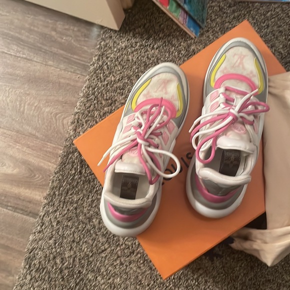 Authentic Louis Vuitton Spring collection Archlight sneakers. - Picture 4 of 7